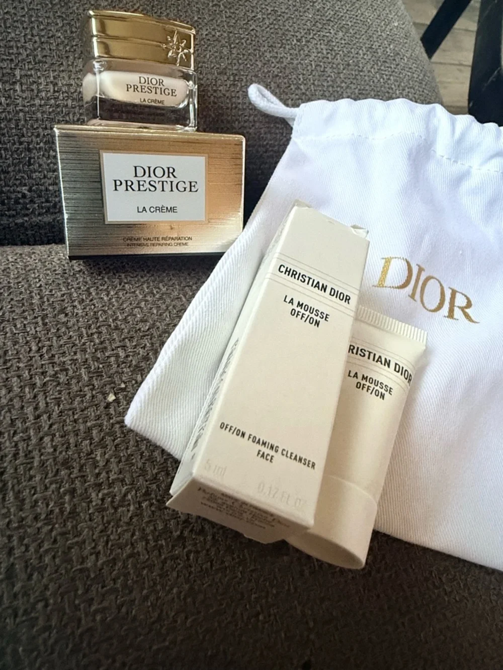 Dior Round Embroidered makeup Pouch in Peach & Gold w gifts - Picture 6 of 11
